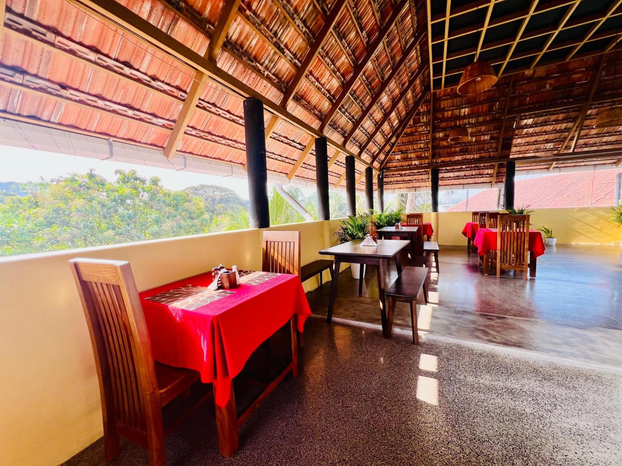 Seacoast Inn Fortkochi Fort Kochi Exterior photo