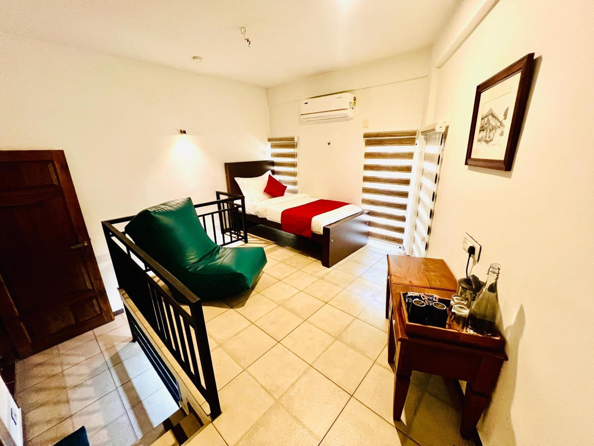 Seacoast Inn Fortkochi Fort Kochi Exterior photo